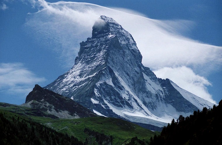 Peak_of_the_Matterhorn,_seen_from_Zermatt,_Switzerland