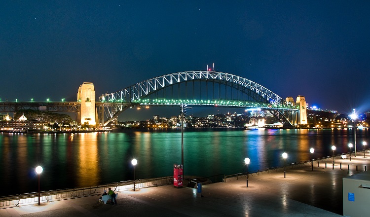 Sydney_Habour_Bridge,_Australia,_by_night